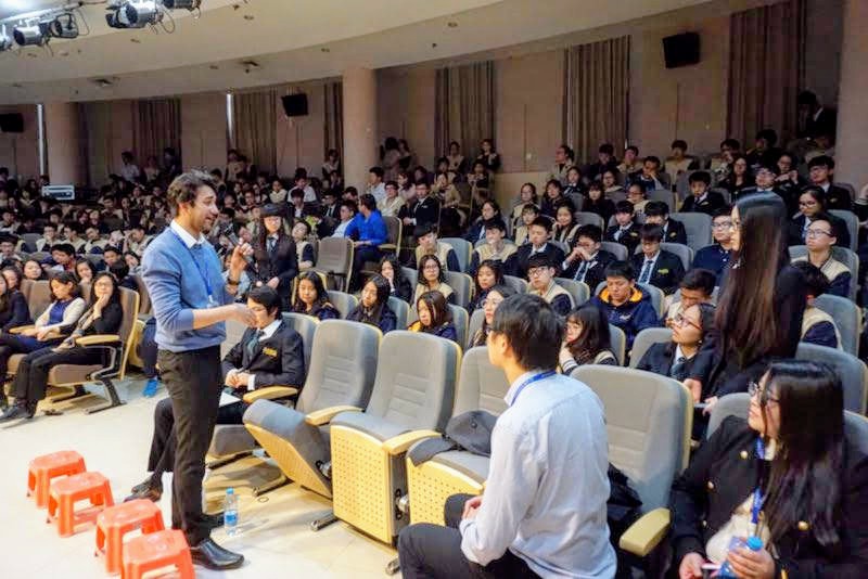 Deep Biswas speaking to a large audience of students during an international education programme.